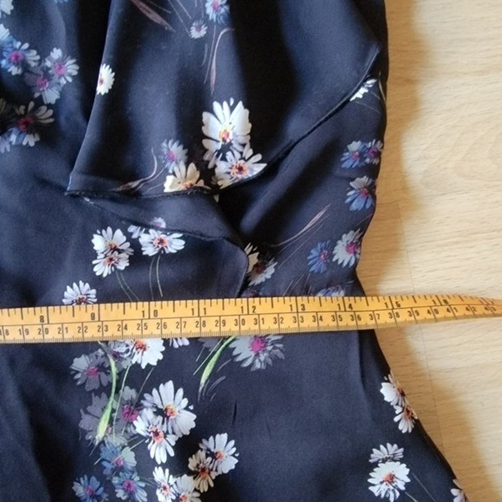Juicy Couture Black Silk Floral Ruffle Mini Dress Size 6 Daisy Print open back - Picture 8 of 9